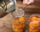 Sárgabarack befőtt recept fázis 4 fotója