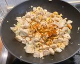 A picture of step 16 of Chicken with Cashews, Bell Peppers, and Carrots.
