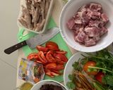 รูปขั้นตอนการทำที่ 1 ของ น้ำเงี้ยวกระดูกอ่อน ตีนไก่ หมูสับ