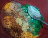 Foto langkah ke 1 dari resep Martabak isi beef patties.