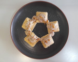 Foto del paso 17 de la receta: Raviolis caseros de pies de cerdo con gambas y bechamel de ceps