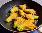 Hình bước làm 5 của món Bông bí nhồi cá thác lác chiên giòn