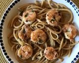 Foto del paso 3 de la receta: Pasta con langostinos 🍤 al ajillo 🧄