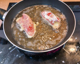 Foto del paso 5 de la receta: Pimientos de piquillo rellenos de bacalao gambas con bechamel y salsa bilbaina