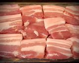 Hình bước làm 1 của món Thịt Kho Tàu (phiên bản không nước mắm, không nước dừa)