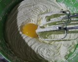 Foto langkah ke 3 dari resep Basic Butter Cup Cake.