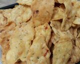 Foto langkah ke 5 dari resep Kripik bawang pedas.