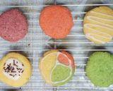 Foto langkah ke 6 dari resep Colorful sugar cookies / kukis warna warni.