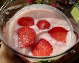 स्ट्रॉबेरी लस्सी(strawberry lassi recipe in hindi) रेसिपी चरण 3 फोटो