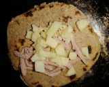 Foto del paso 2 de la receta: Quesadillas integrales de queso y jamón