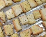 Foto langkah ke 2 dari resep Simple Croutons.