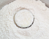 Foto del paso 2 de la receta: Chips de calabacín súper crujiente con salsa de yogur