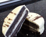 Foto del paso 6 de la receta: Alfajor tipo oreo bañados