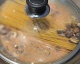 Foto langkah ke 9 dari resep 45. Spaghetti Ai Funghi (Creamy Spaghetti Mushroom) in one Wok.
