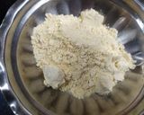 कांद्याची पात घालून हाटून पिठल (pithla recipe in marathi) रेसिपी स्टेप 4 फोटो 