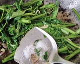 Gambar langkah 3 resipi Kangkung Goreng Belacan.