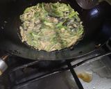 A picture of step 5 of Singaporean rice.
