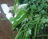 A picture of step 1 of Haray dhania ki chutney.