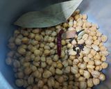A picture of step 1 of Chole Paneer Methi Malai.