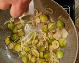 Foto del passaggio 4 della ricetta Vongole lupino e cavolini