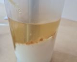 Foto del paso 2 de la receta: Salsa de yogur 🥛 Aderezo inspirado en yogurnesa