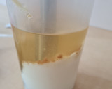 Foto del paso 2 de la receta: Salsa de yogur 🥛 Aderezo inspirado en yogurnesa