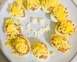 A picture of step 9 of Huevos rellenos.