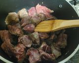 Foto del paso 3 de la receta: Ragout de ternera, solo lo guiso con vino y caldo casero 😋