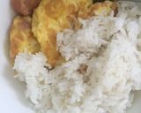 Hình bước làm 4 của món Trứng chiên xúc xích