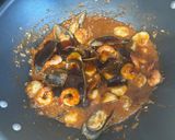 A picture of step 4 of Seafood with Oyster Sauce.