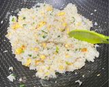 Foto langkah ke 4 dari resep 38. Garlic Butter Rice.