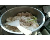 Foto langkah ke 5 dari resep Nasi Uduk Mudah.