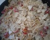 Une image de l'étape 5 de Farfalles au crabe, tomates cerises et citron confit.