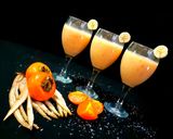 عکس مرحله 1 از دستور میلک شیک موز و خرمالو 😋😍