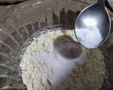 A picture of step 1 of Crispy pakorey.