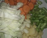 Foto langkah ke 1 dari resep Sop Salmon Spesial.