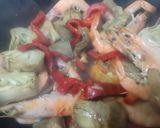 Foto del paso 5 de la receta Alcachofas con langostinos y almejas