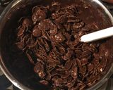Foto del passaggio 2 della ricetta Rose del Deserto Super Cioccolatose🌹🍫