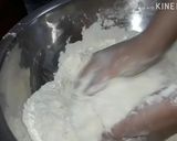 صورة لخطوة 1 من وصفة كوكا مورقة بالسبانخ وصلصة الطماطم