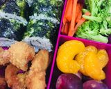 Foto langkah ke 4 dari resep Nasi kepal chicken karage - Lunch box back to school.