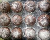 A picture of step 8 of Banana cocoa muffins.