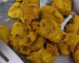 A picture of step 3 of Besan ka pakore.