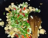 Foto langkah ke 7 dari resep Oseng Kikil tauco.