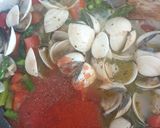 Foto del paso 3 de la receta: Arroz caldoso con almejas y espárragos🌶