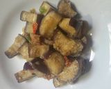 Foto langkah ke 3 dari resep Tumis terong pedas gurih.