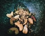 Foto del paso 2 de la receta: Wok de verduras y gambas con aceite esencial de frutos secos