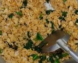 Foto langkah ke 4 dari resep Nasi goreng kemangi.