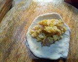 A picture of step 3 of Indian Aloo paratha.