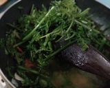 Foto langkah ke 3 dari resep Tumis pakis.