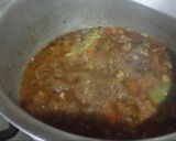 A picture of step 1 of Yakhni pilao.